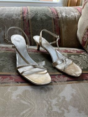 Tory Burch Strappy Metalic Leather Kitten Heel. Size 11 Women N7-18